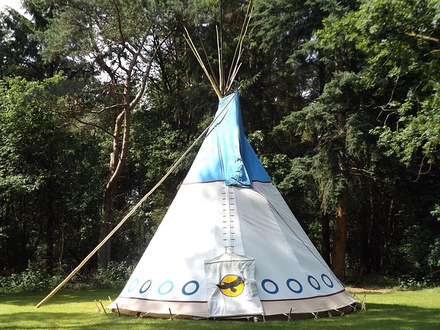Een tipi tent als creatieve en veilige speelplek voor kinderen